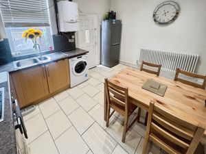 Kitchen Diner- click for photo gallery